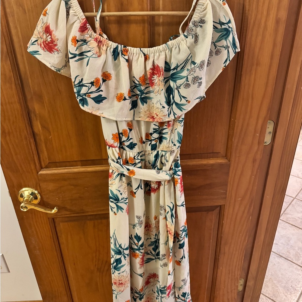 Doe & Rae Cream Floral Maxi Dress